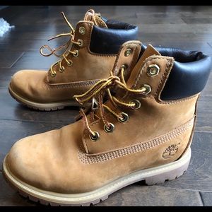 Women’s 6-inch Premium waterproof boots.